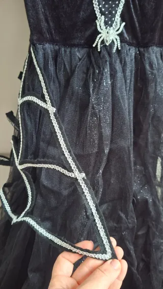 Disfraz Niña Bruja Negro con Araña Talla 10-12.