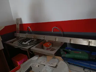 Vitrinas nuevas para negocio y piedras de Molino