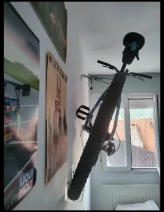 2 SOPORTES DE PARED PARA BICICLETAS. trek scott bh