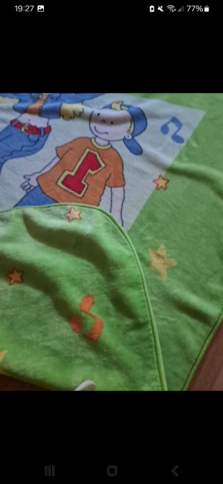 Manta infanti Caillou para cama de 90 cm