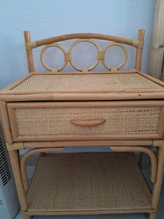 Comodino in vimini e bambù