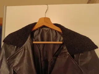 Chaqueta imitación piel negra 3/4