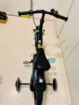 Bicicleta infantil B-Twin con ruedines