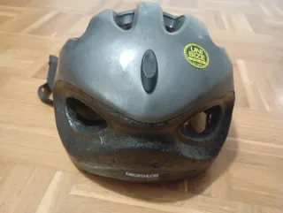 Casco de bicicleta gris