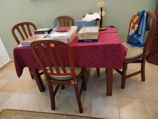 MESA DE COMEDOR Y 6 SILLAS