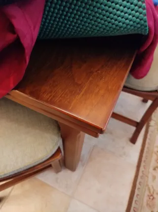 MESA DE COMEDOR Y 6 SILLAS