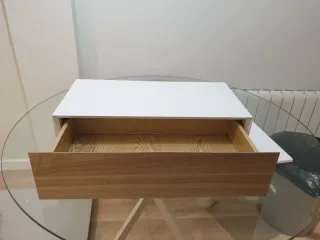 Mueble recibidor blanco y madera