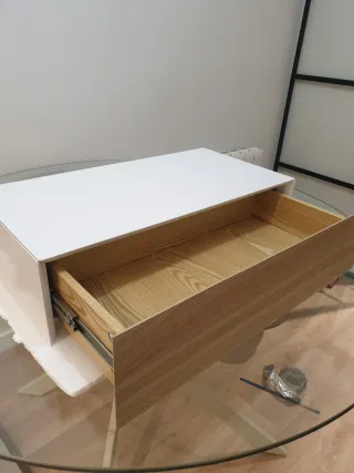 Mueble recibidor blanco y madera