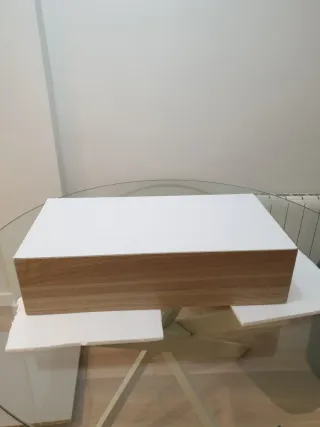 Mueble recibidor blanco y madera