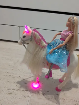 Barbie Princesa con Caballo Luces y Sonidos