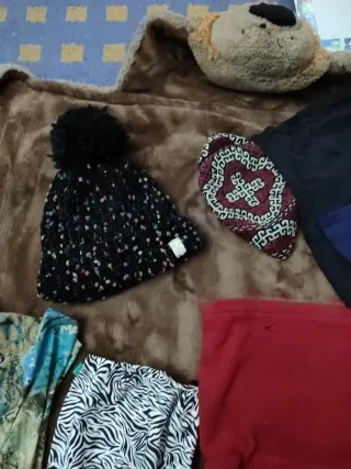 Bragas, gorros y pañuelos varios