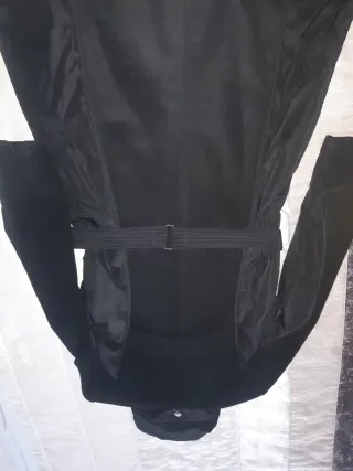 Abrigo negro señora elegante