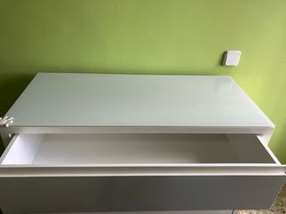 Cómoda de madera maciza blanca