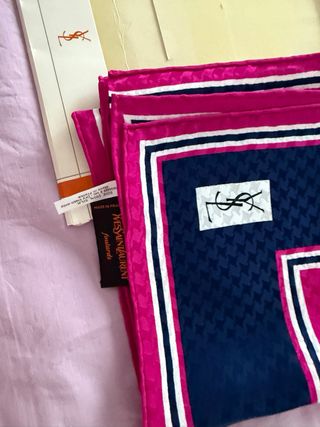 Foulard Yves Saint Laurent Vintage Azul y Rosa
