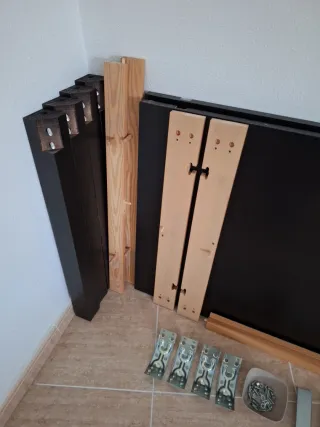 Mesa de comedor negra de madera