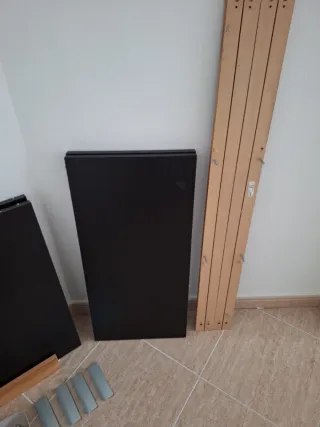 Mesa de comedor negra de madera