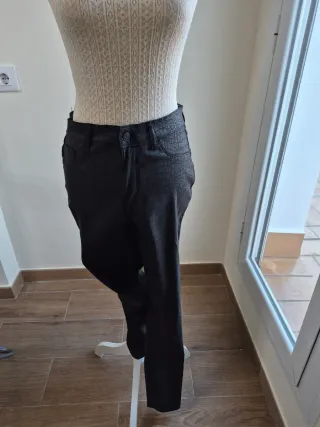 Pantalón negro estampado efecto piel