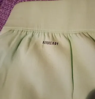 Pantalón corto Adidas verde oliva