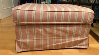 Reposapiés EKTORP IKEA con almacenaje