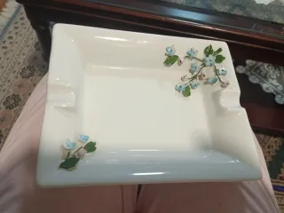 Cenicero de porcelana con flores