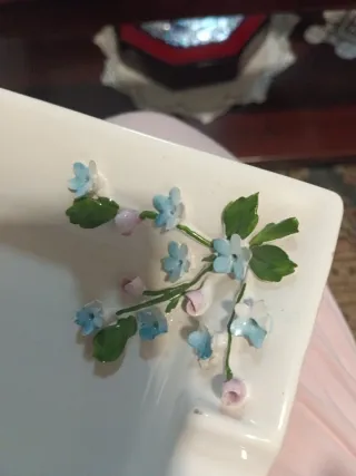 Cenicero de porcelana con flores