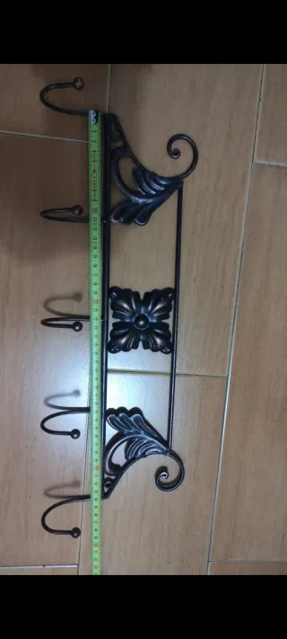 3 Percheros de Pared Metálicos. Todo por 30€.