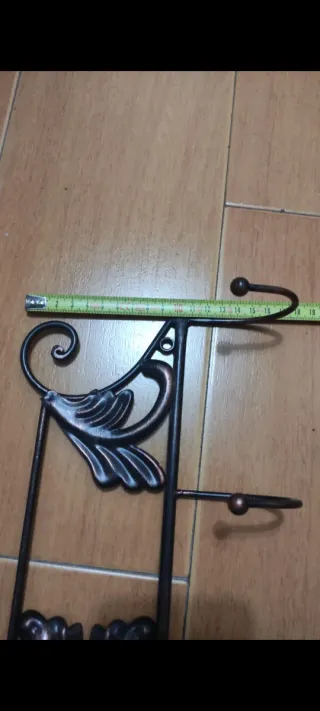 3 Percheros de Pared Metálicos. Todo por 30€.