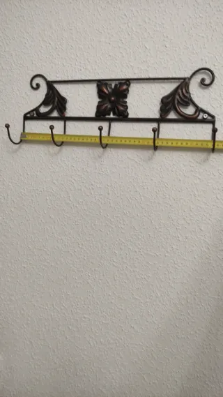 3 Percheros de Pared Metálicos. Todo por 30€.