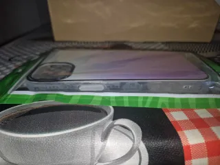 Custodia per iPhone 13 con sfumatura viola e bianco