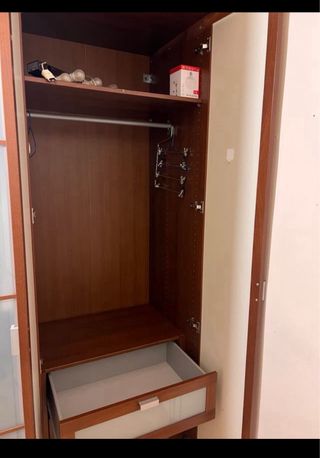 Guardaroba Ikea bianco e legno con cassettiera incorporata