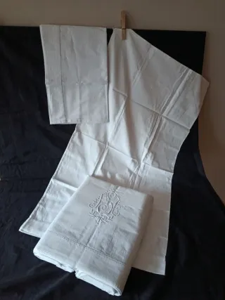 Sábana antigua bordada