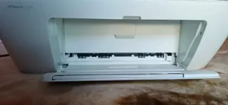 Impresora HP gris y blanca