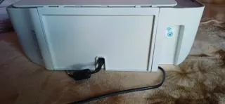 Impresora HP gris y blanca