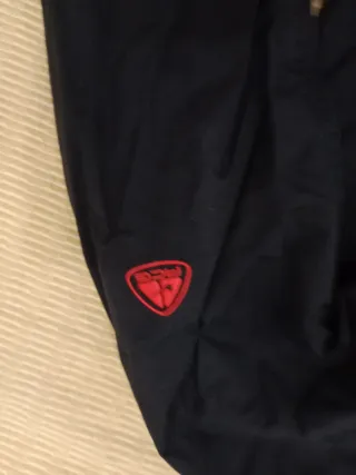 Chaqueta trekking/esquí negra y roja