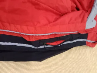 Chaqueta trekking/esquí negra y roja