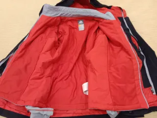 Chaqueta trekking/esquí negra y roja