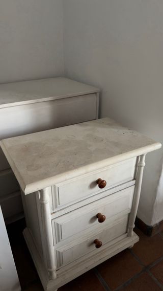 Mesilla de madera maciza 3 cajones