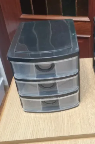 Mobiletto in plastica nero con 3 cassetti