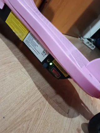 Patinete eléctrico infantil rosa