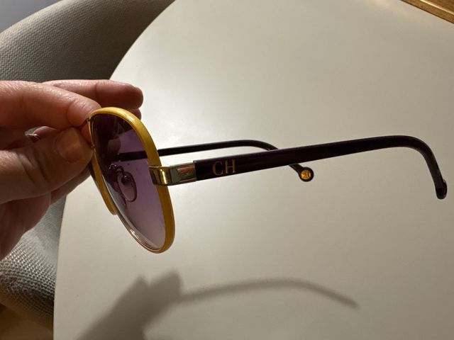 Gafas de sol Carolina Herrera doradas  y moradas
