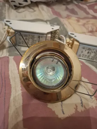 Ojo de buey dorado con transformador