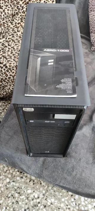 Torre PC Aerocool 1000 Negra y Verde
