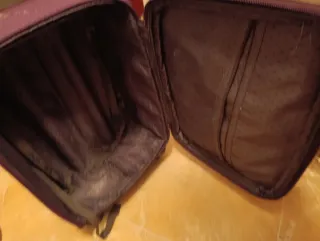 Maleta de viaje morada