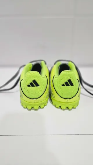 Scarpe da calcio Adidas Multitaco per bambini, taglia 34