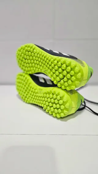 Scarpe da calcio Adidas Multitaco per bambini, taglia 34