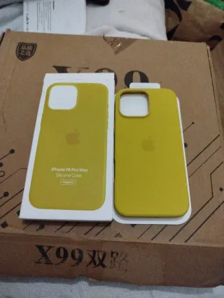 Funda iPhone 14 Pro Max Amarilla Silicona MagSafe