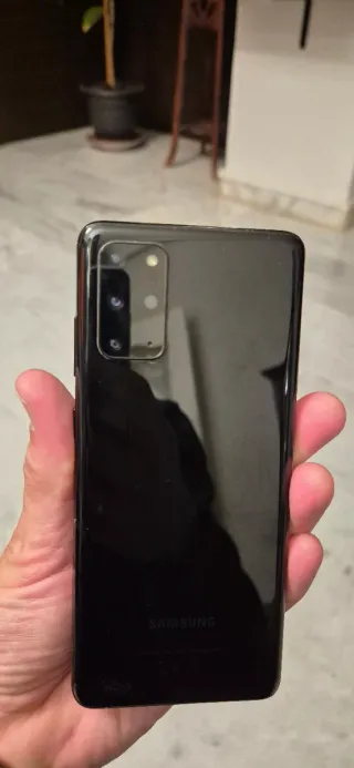 Samsung Galaxy S20+ 5G, 3 custodie, scatola e caricatore