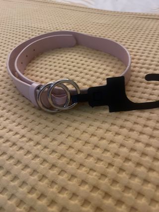 Cinturón rosa con hebilla doble anilla