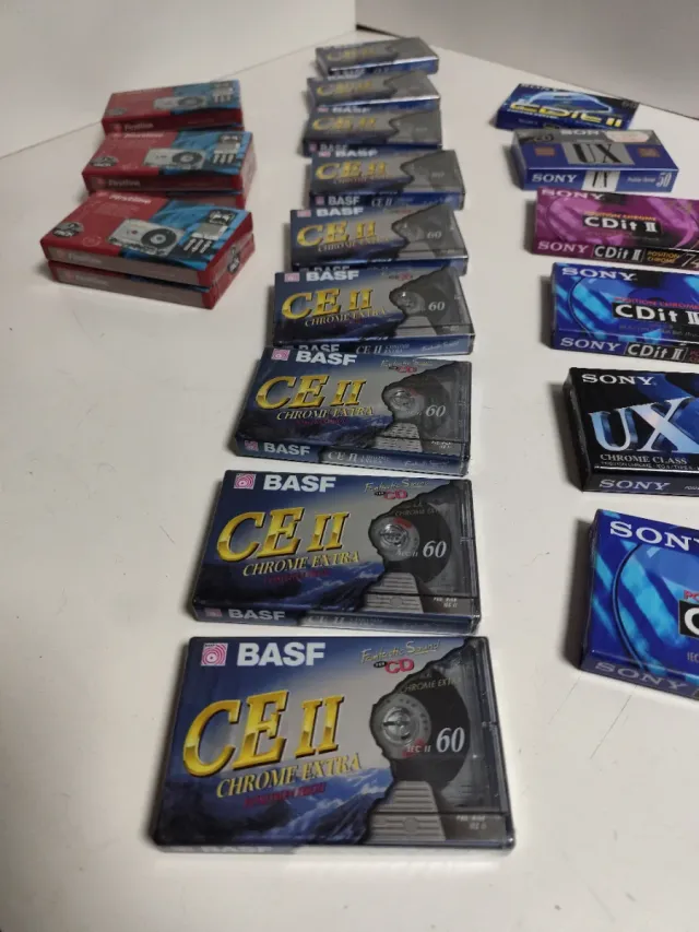 Lote variado de 28 Cassettes Vírgenes Chrome