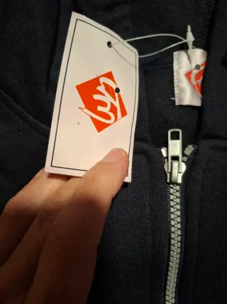 Sudadera Negra con Diseño Tribal